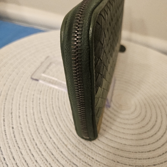 Bottega Veneta Intrecciato Zip-Around Wallet – Green Ombre Weave - Picture 3 of 9